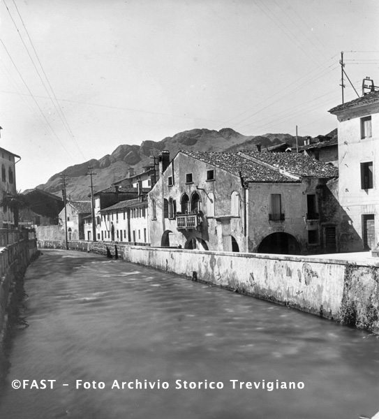 Serravalle, il corso del Meschio all'altezza di piazza Flaminio